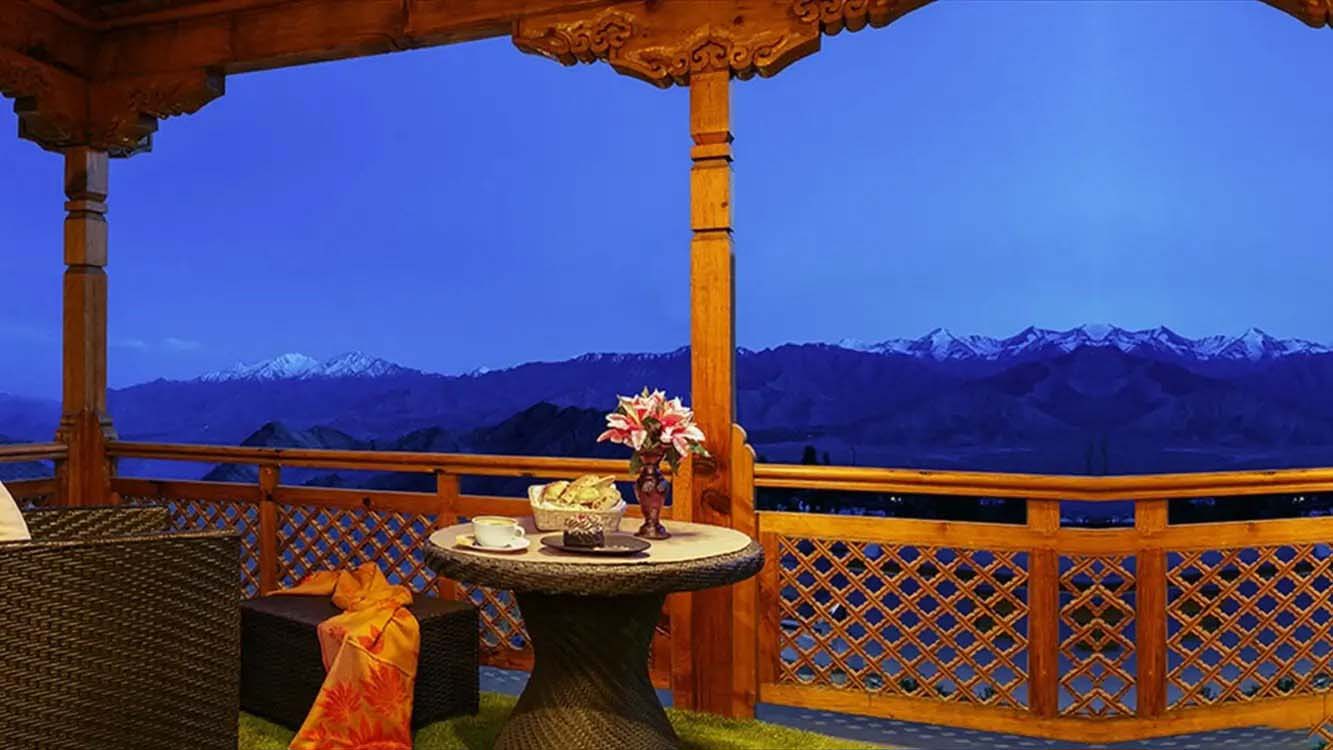 hotel in leh ladakh outside view